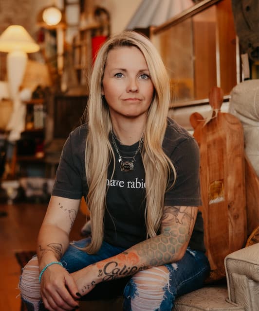 Lindzy Neilson artist profile image