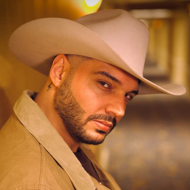 Lukas Bloom artist profile image