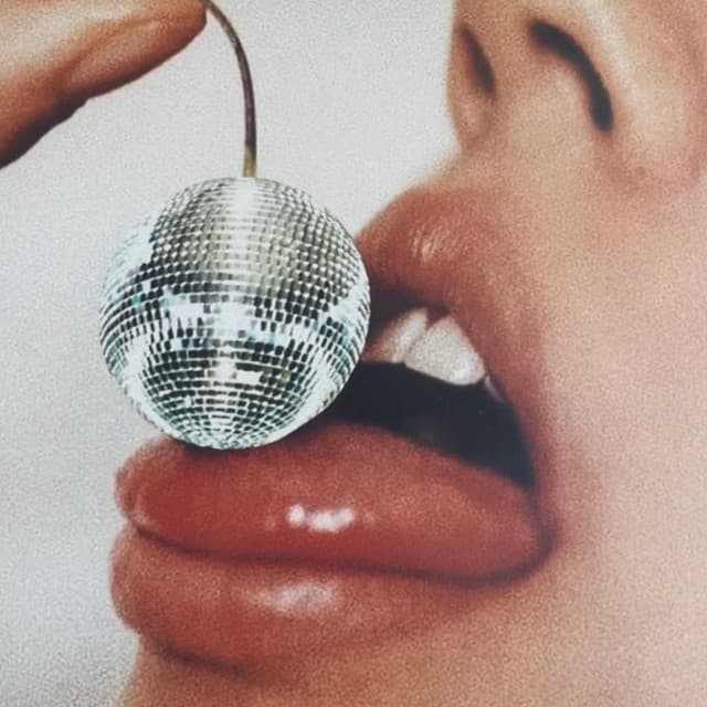 me n ü's artist profile image