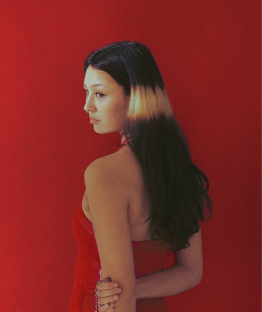 Luna Li artist profile
