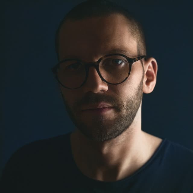 Johannes Brecht artist profile image