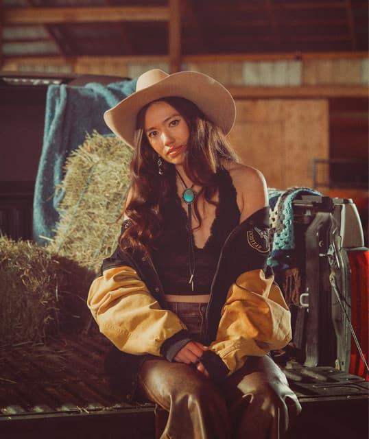 Jade Hilton artist profile image