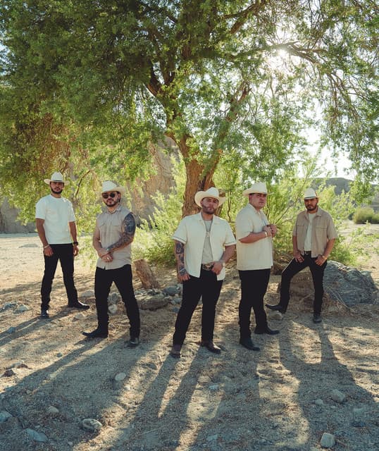 Grupo Arriesgado artist profile image