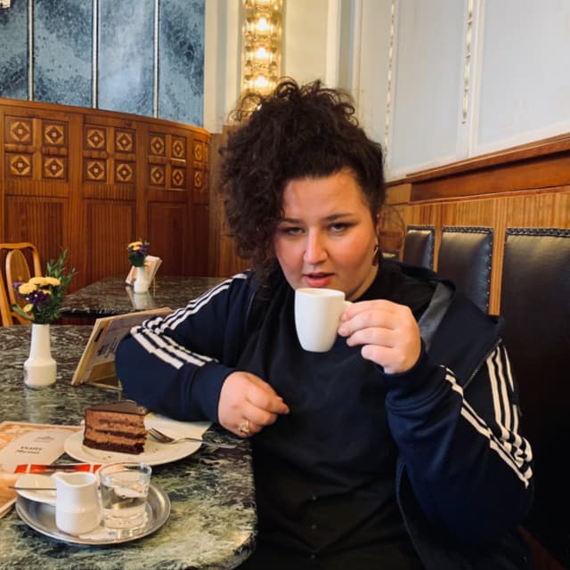 Anna Naklab artist profile image