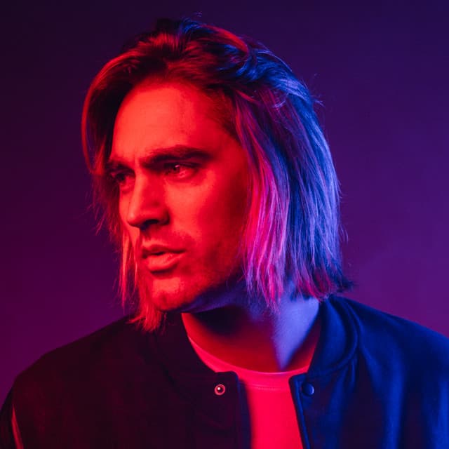 Charlie Simpson's artist profile image
