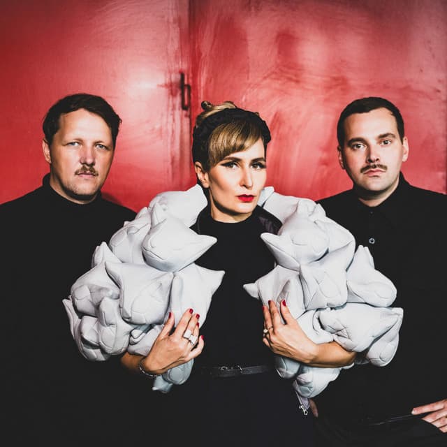 Dina Summer artist profile image