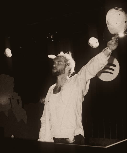 MOONLGHT artist profile