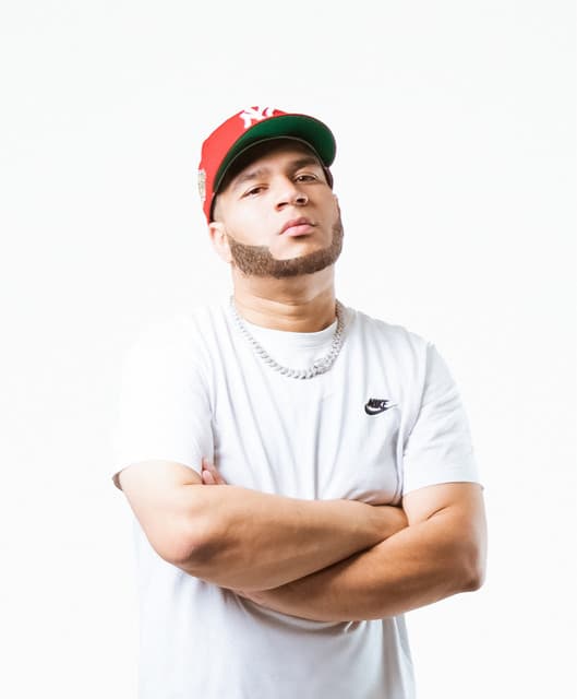 Yuriel Es Musica artist profile image