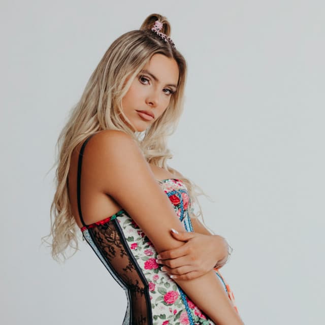 Lele Pons artist profile image
