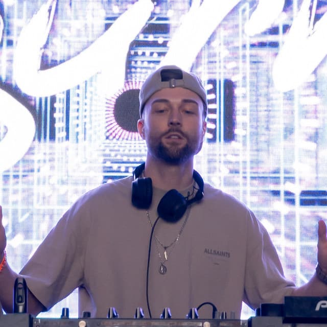 Guy Burns artist profile image