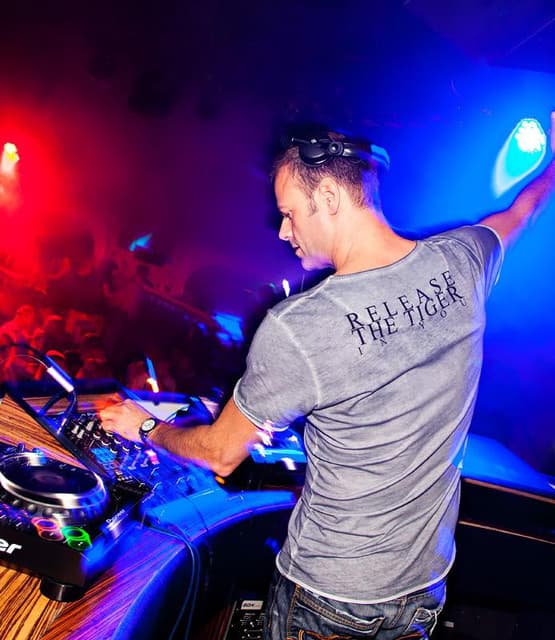 DJ Sequenza artist profile image