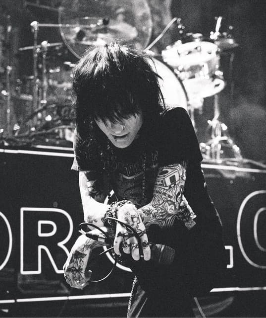 Johnnie Guilbert's artist profile image