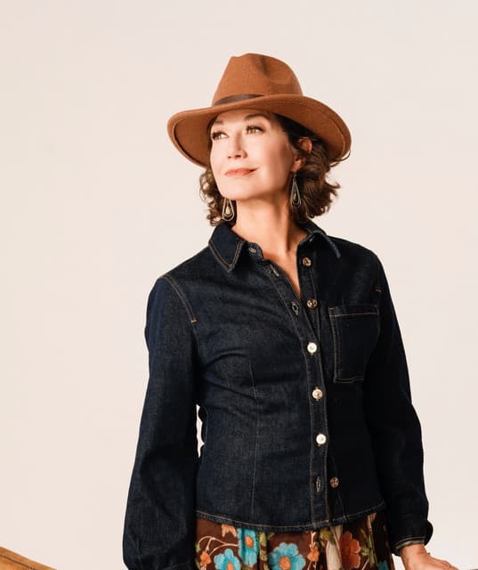 Amy Grant artist profile image
