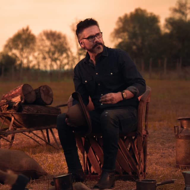 Jesús Adrián Romero artist profile image
