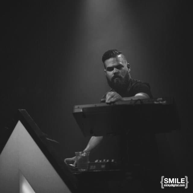 Com Truise artist profile image