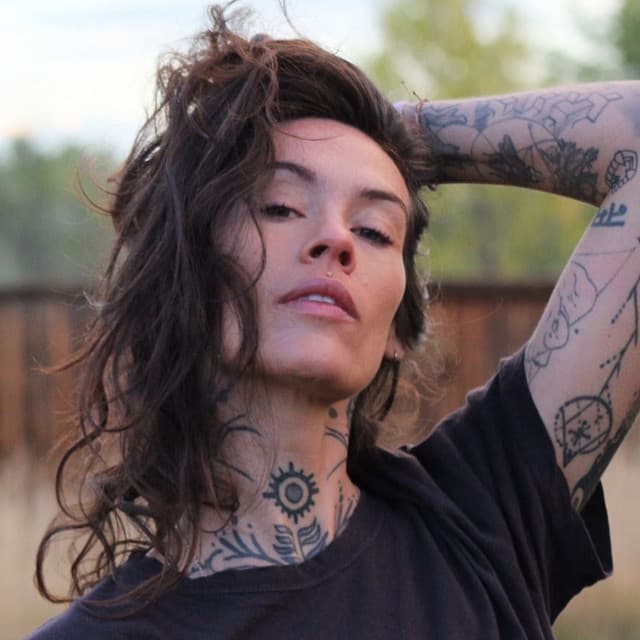 Lily Fangz artist profile image