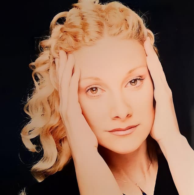 Ana Cirré artist profile image