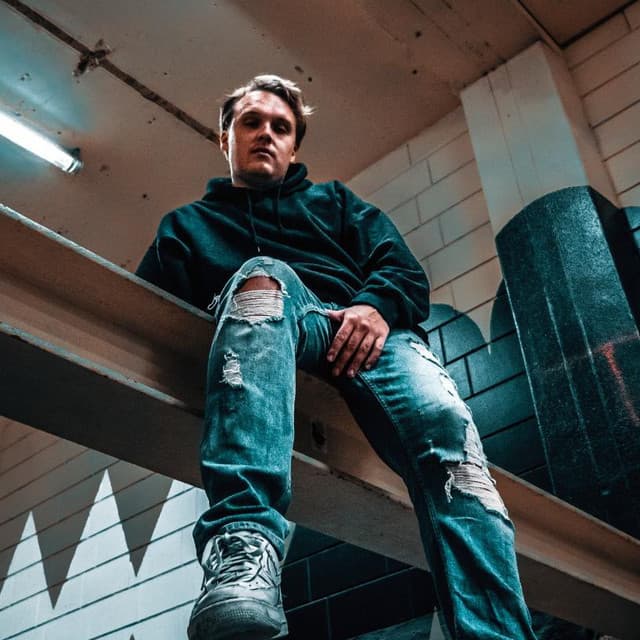 Sven Fields artist profile image