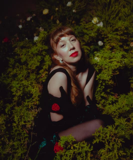 Ella Vos artist profile