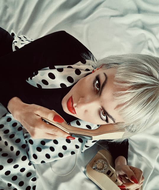 Karen Souza artist profile image
