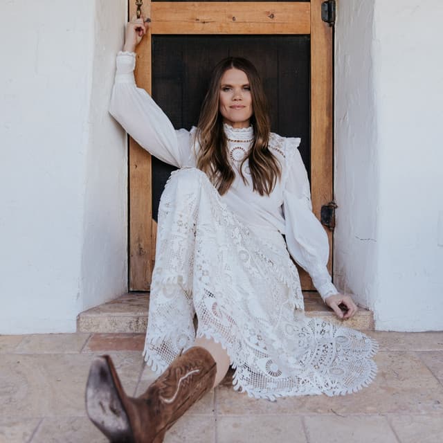 Nicolle Galyon artist profile image