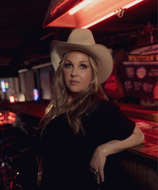 Sunny Sweeney's artist profile image