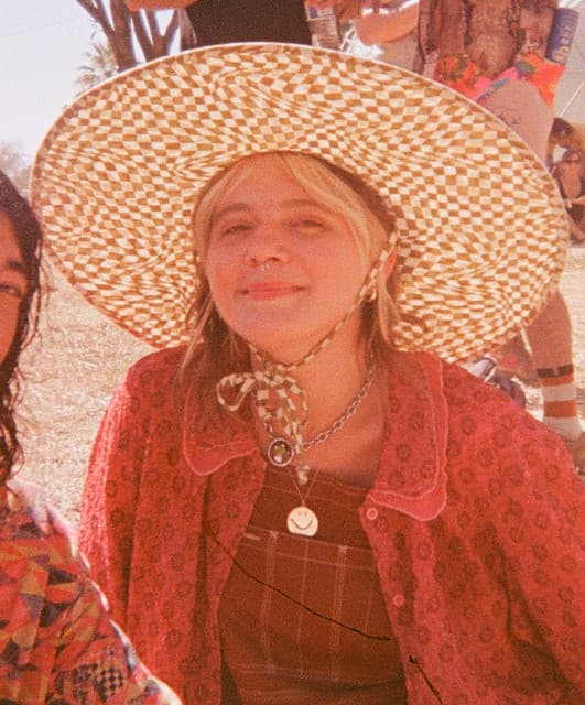 Mae Powell artist profile image