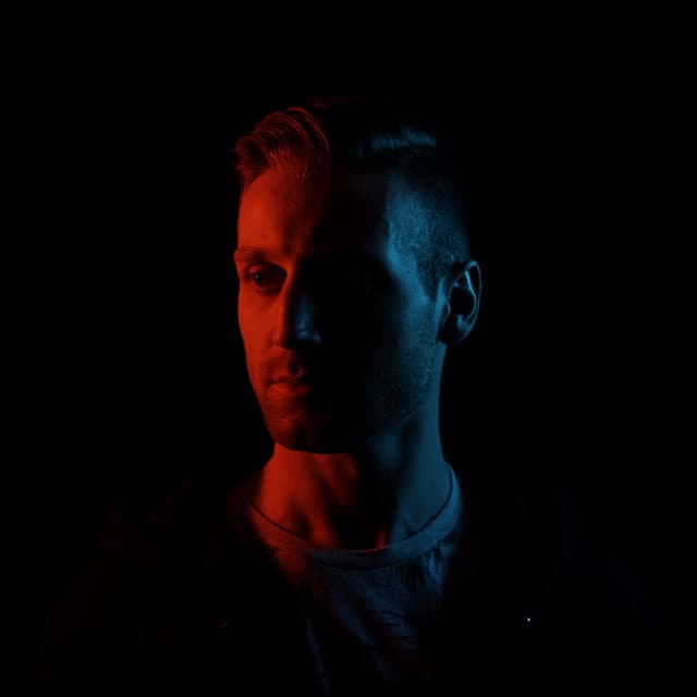 Thrones artist profile