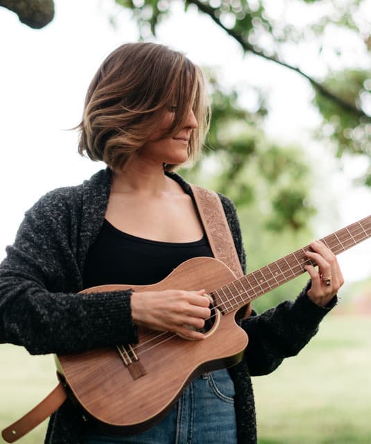 Abigail Flowers artist profile image