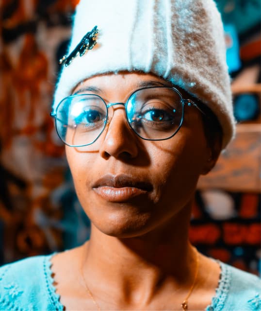 Lizzie No artist profile