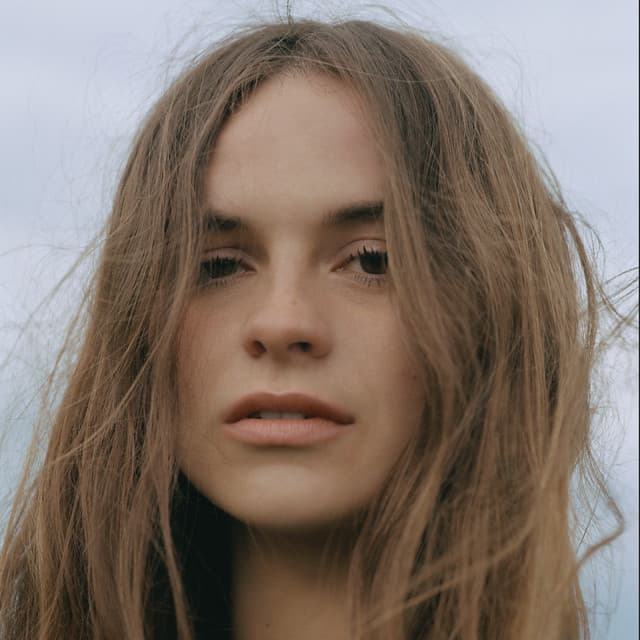 Gabrielle Aplin artist profile image