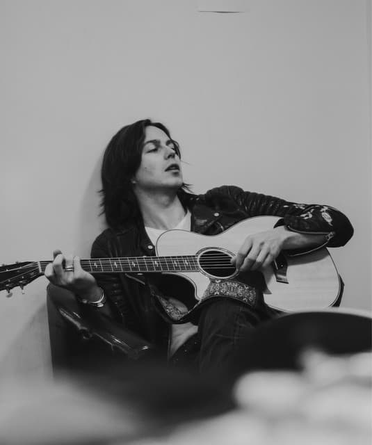 Willow Robinson artist profile image