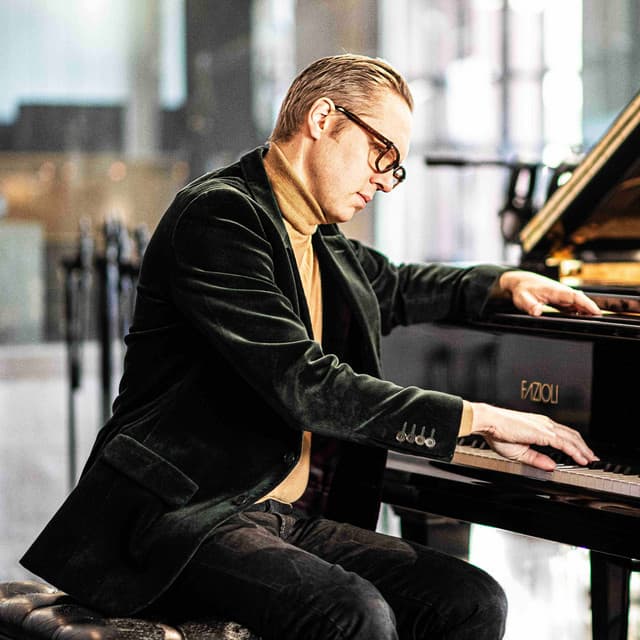 Carl Bagge artist profile image