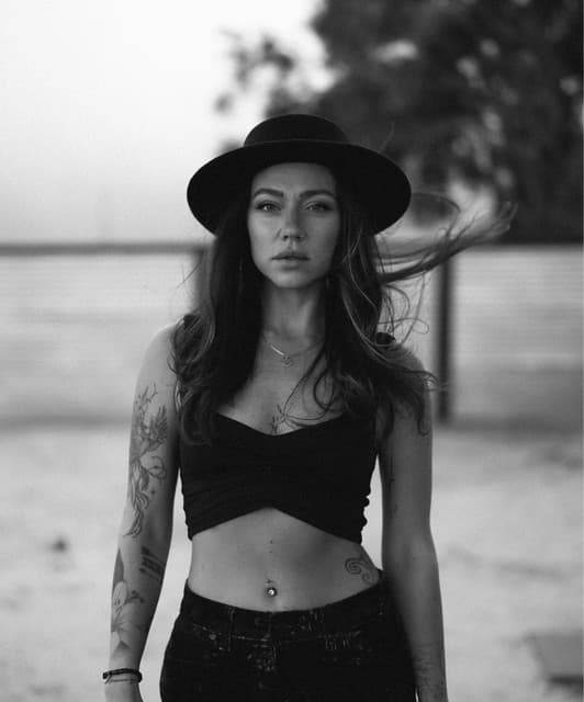 Julia Ross artist profile image