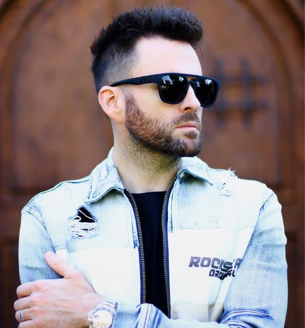 Gareth Emery's artist profile image