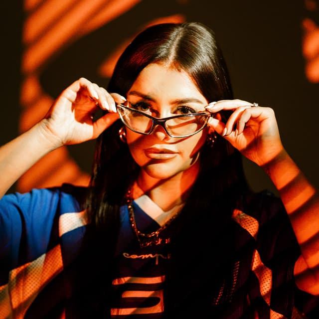 Ellia Jaya artist profile