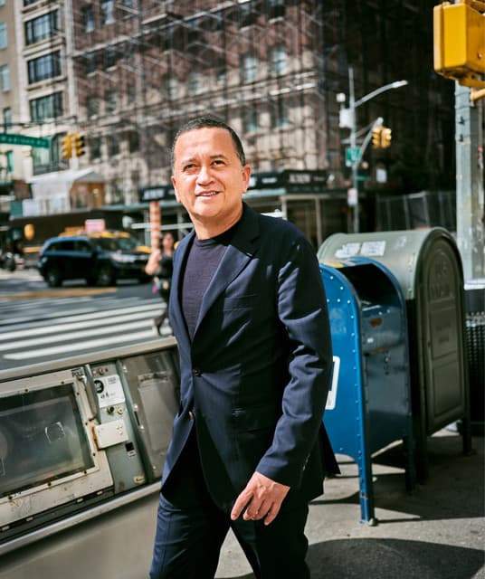 Yuri Buenaventura artist profile image