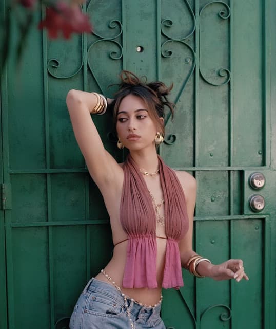 Sofía Valdés artist profile image