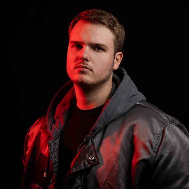 Julian Cross artist profile image