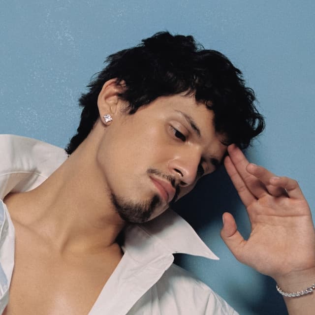 Omar Apollo's artist profile image