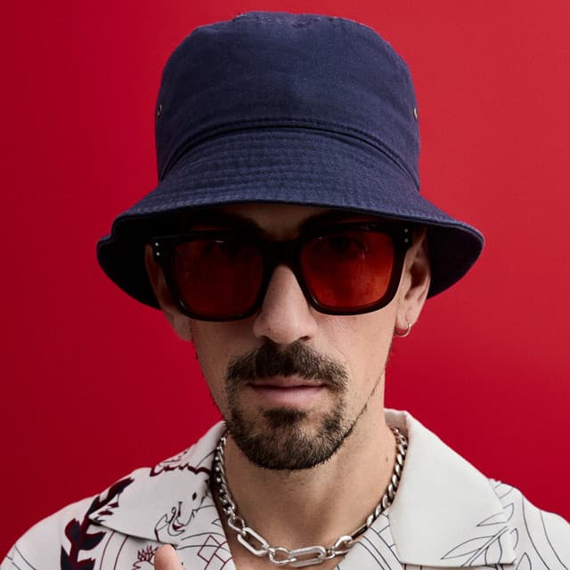 Bastian Bux artist profile image