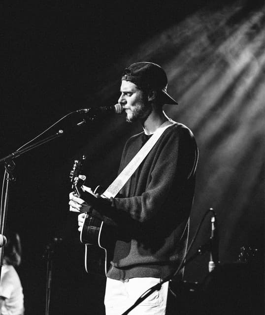 Jordan Hart artist profile image