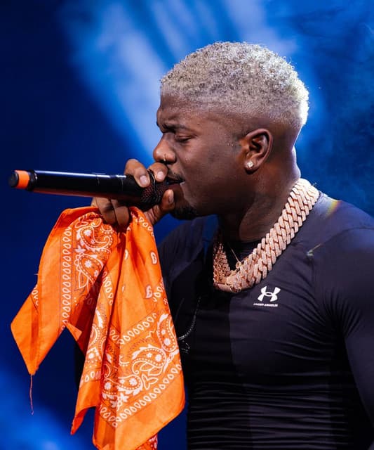 L Kimii artist profile