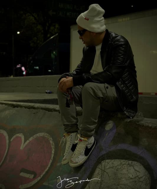 Dj Esli artist profile image