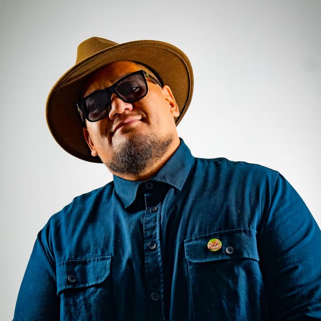 Lomez Brown artist profile image