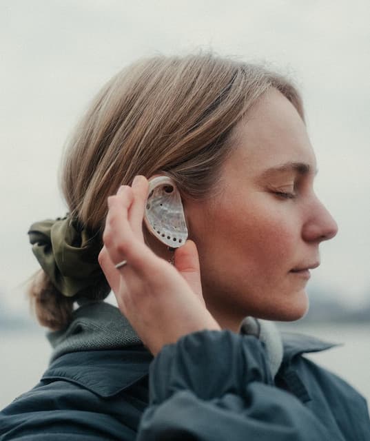 Laura Misch artist profile image