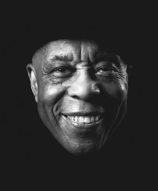 Buddy Guy's artist profile image
