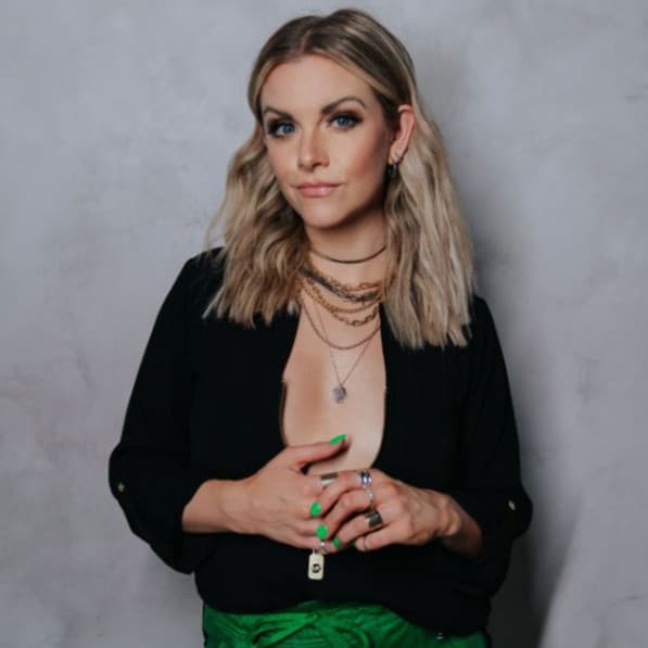 Lindsay Ell artist profile image