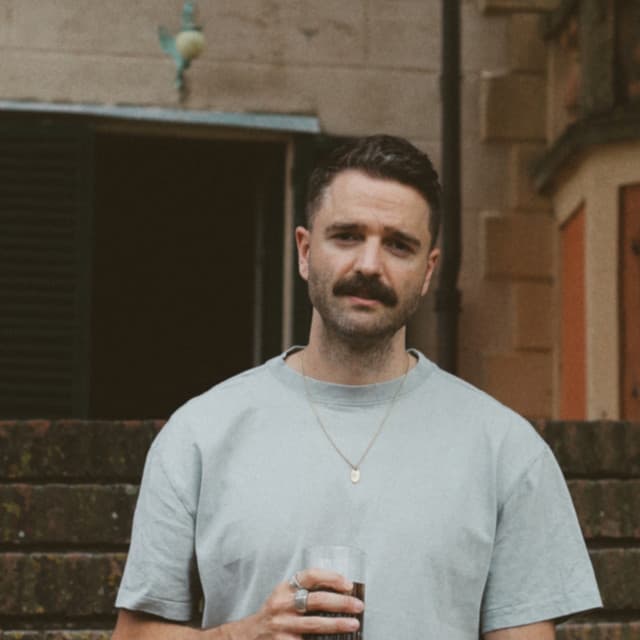 Bassi Fox artist profile image