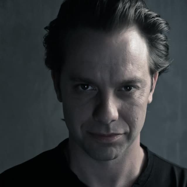 Sebastian Robertson artist profile image
